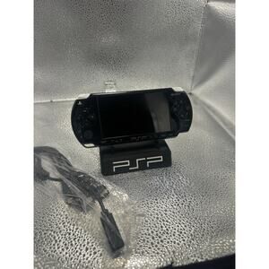 psp 2000 w/charger & new battery